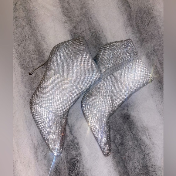 STEVE MADDEN
Catwalk Rhinestone Booties Swiftie Mobwife - Picture 2 of 10